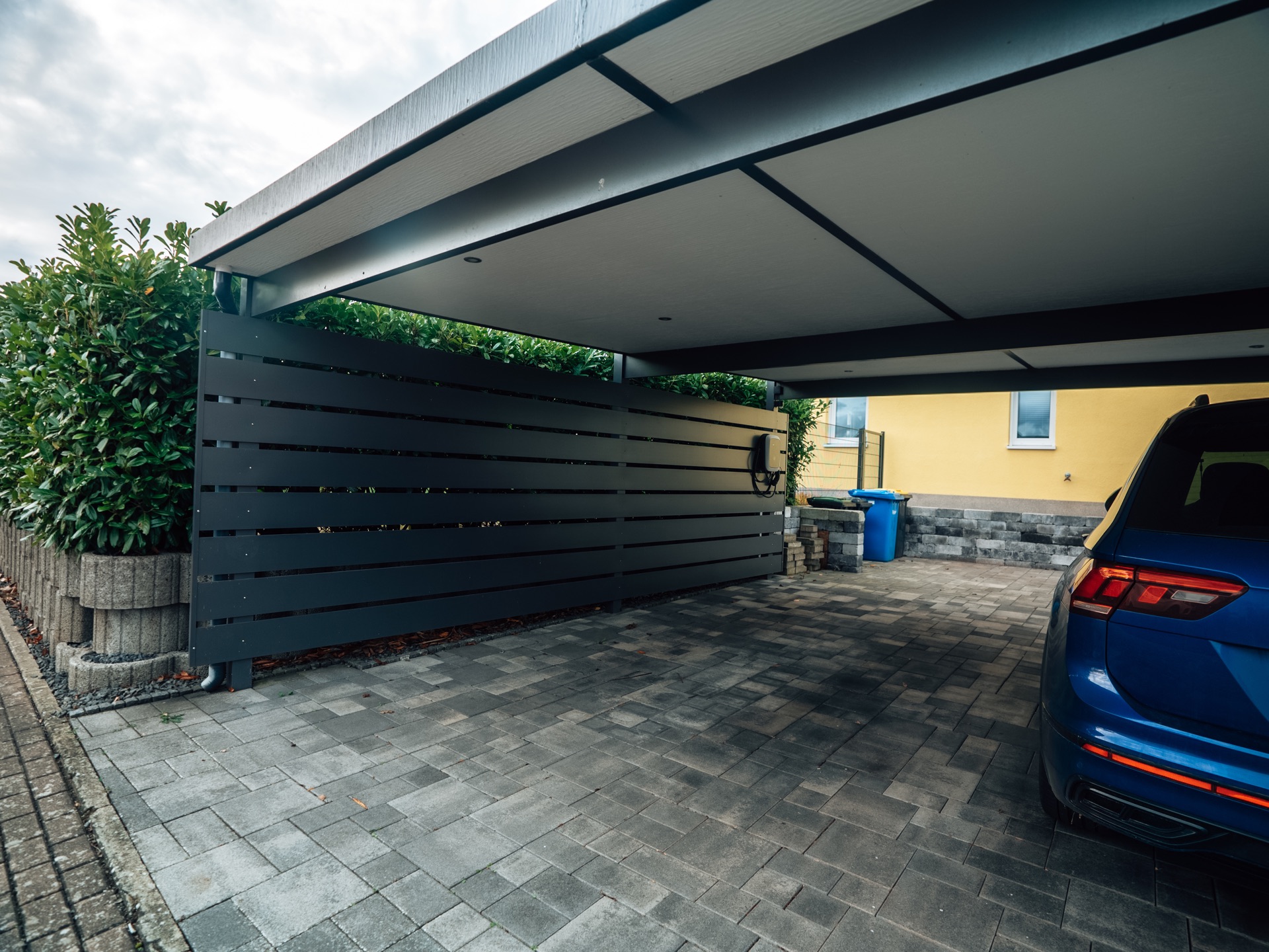 Carport mit Brettprofil-Verkleidung